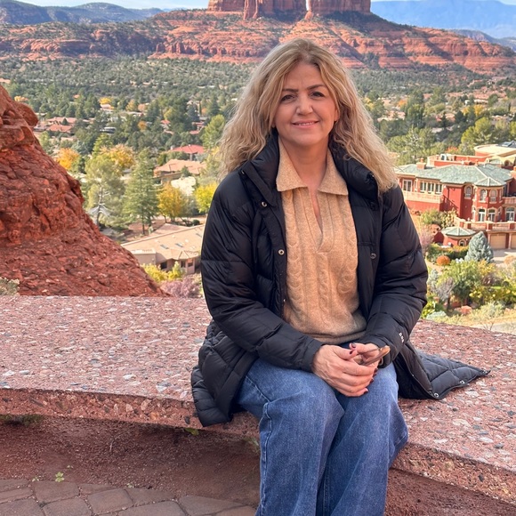 Meet your Posher, Heidi - Picture 2 of 2